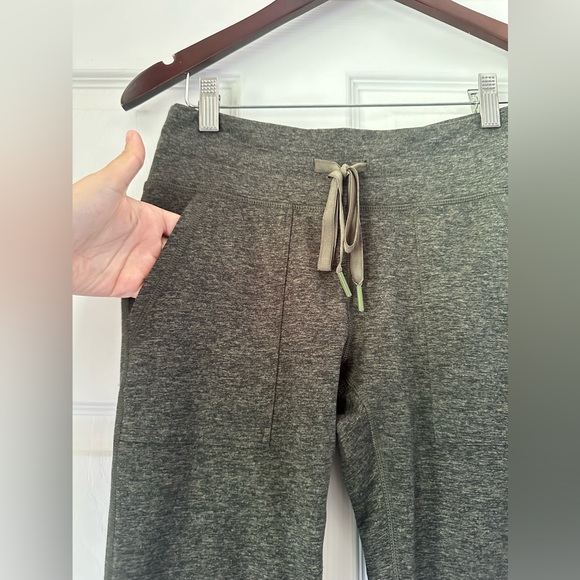 Aerie Play Pocket and Cuff Leggings - Picture 3 of 5